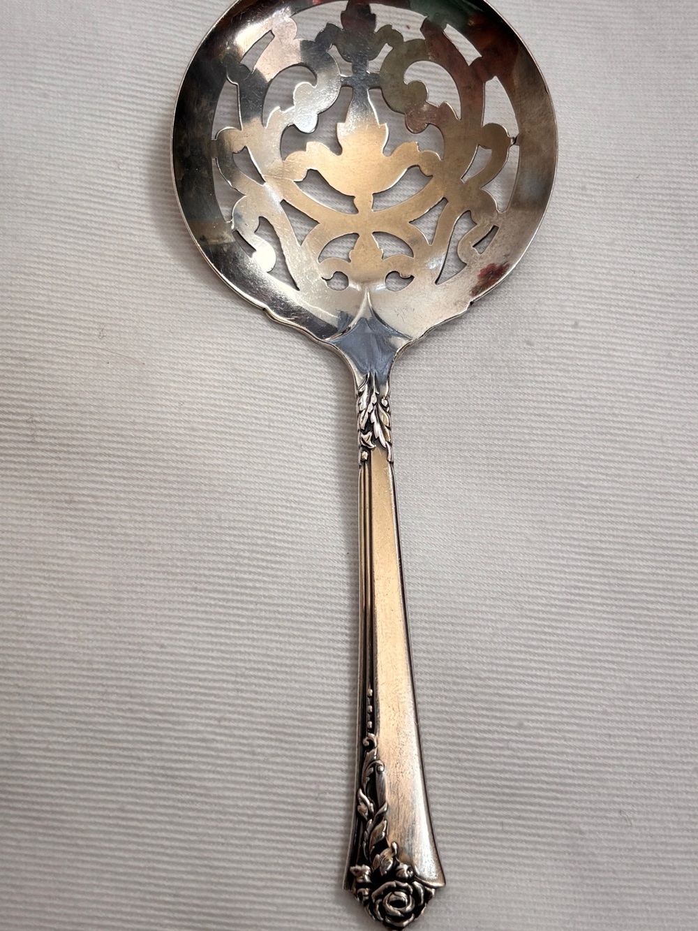 Oneida Heirloom Sterling Damask Rose Pierced Bon Bon Spoon 5” Vintage 1946